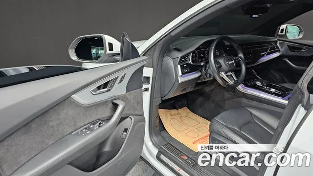 Audi Q8 2020 thumb 10