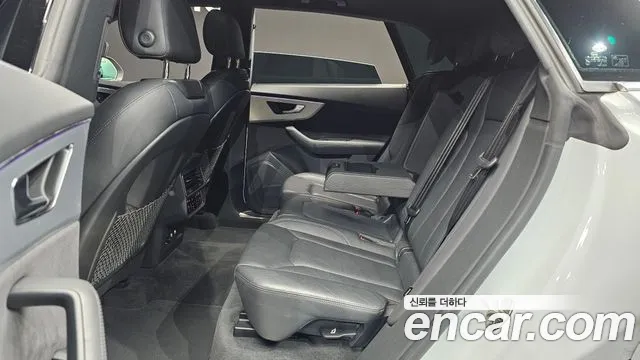 Audi Q8 2020 thumb 11