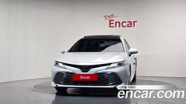 Toyota Camry 2018 thumb 3
