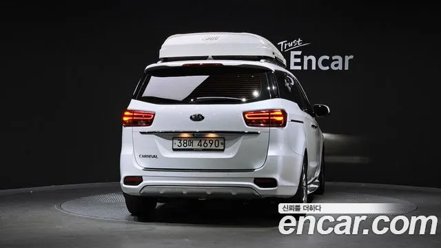 Kia Carnival 2018 thumb 4