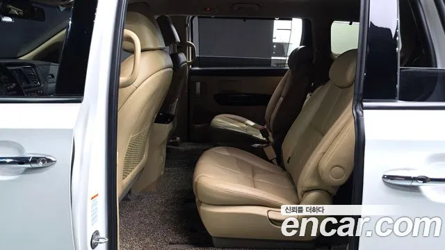 Kia Carnival 2018 thumb 11