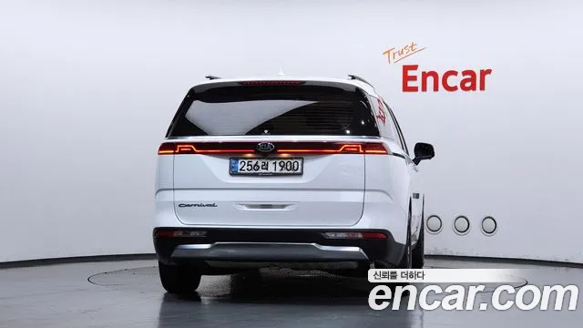 Kia Carnival 2020 thumb 4
