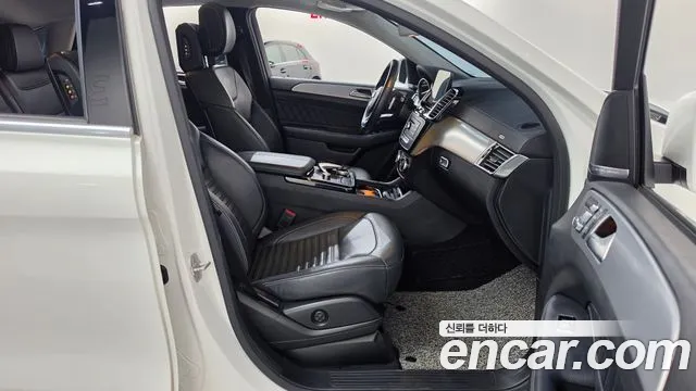 Mercedes-Benz GLE 2017 thumb 12