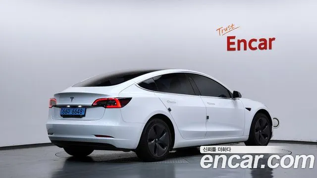 Tesla Model 3 2020 thumb 2