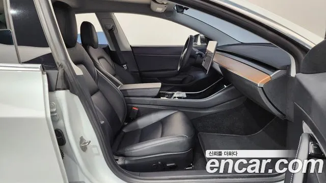 Tesla Model 3 2020 thumb 11