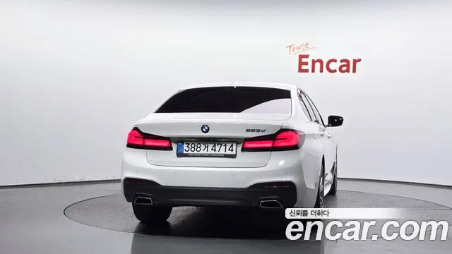 BMW 5-Series 2017 thumb 3