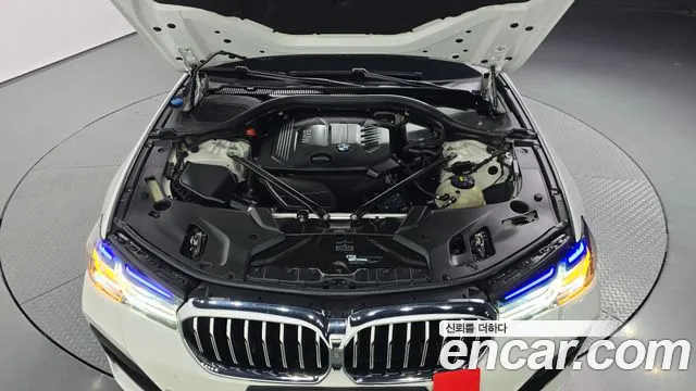 BMW 5-Series 2017 thumb 5