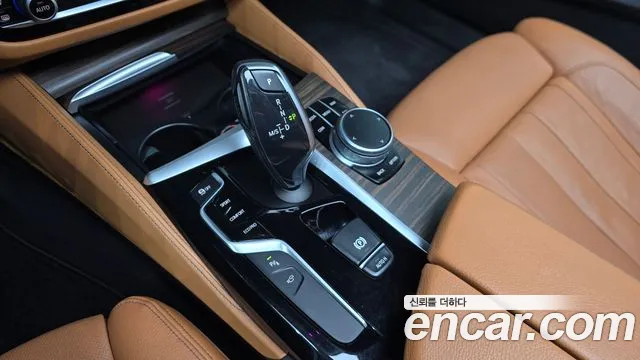 BMW 5-Series 2017 thumb 8