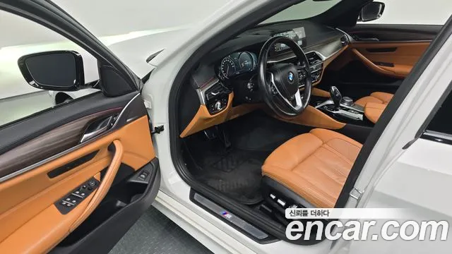 BMW 5-Series 2017 thumb 9
