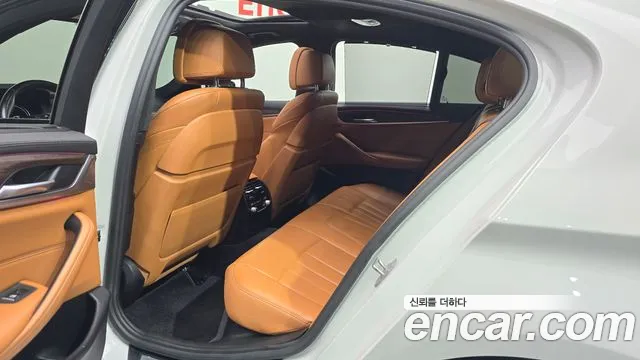 BMW 5-Series 2017 thumb 10