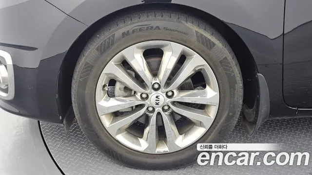 Kia Carnival 2016 thumb 5