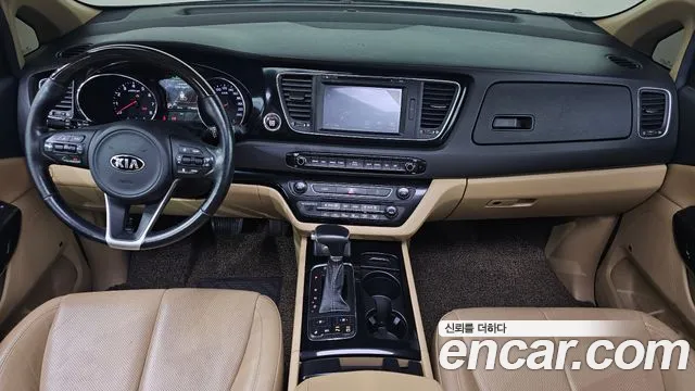 Kia Carnival 2016 thumb 7