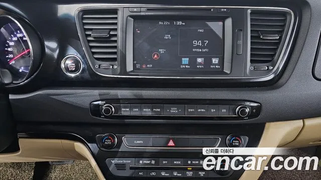 Kia Carnival 2016 thumb 12