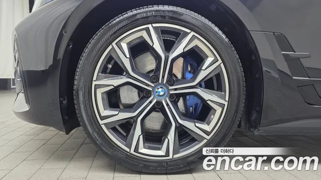 BMW i4 2022 thumb 4