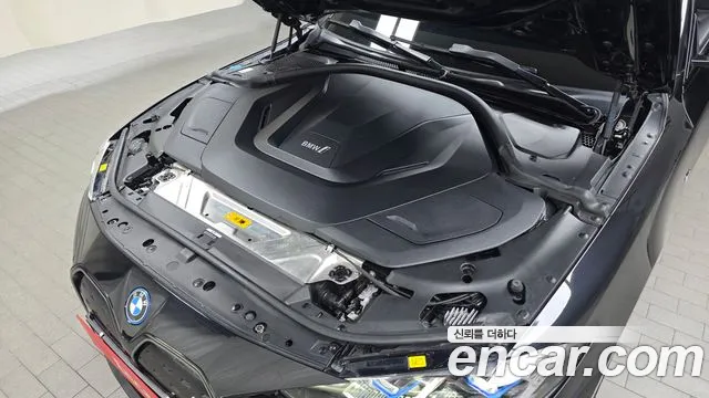 BMW i4 2022 thumb 5