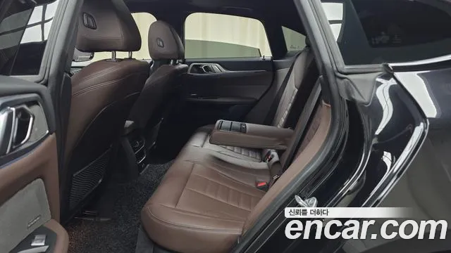 BMW i4 2022 thumb 11