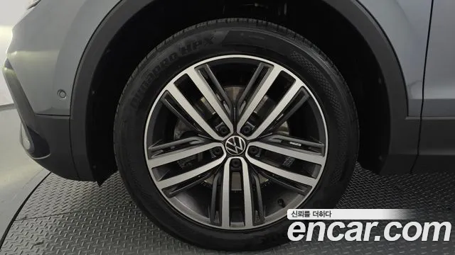 Volkswagen Tiguan 2023 thumb 5