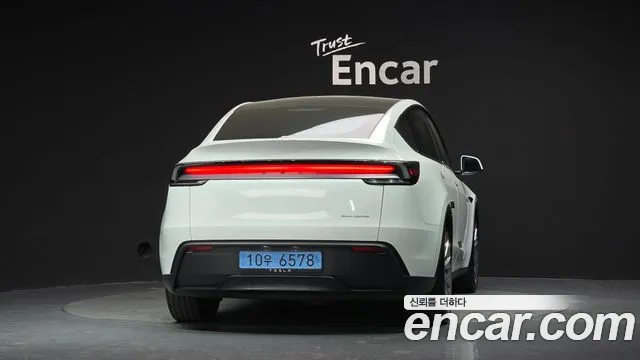 Tesla Model Y 2025 thumb 4