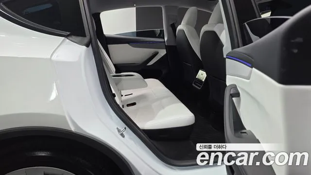 Tesla Model Y 2025 thumb 11