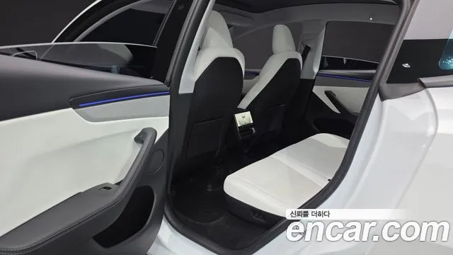 Tesla Model Y 2025 thumb 12