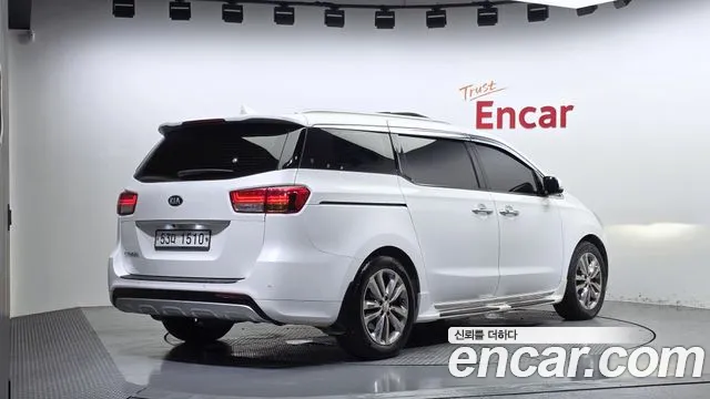 Kia Carnival 2017 thumb 2