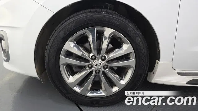 Kia Carnival 2017 thumb 5