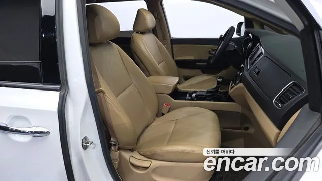 Kia Carnival 2017 thumb 11