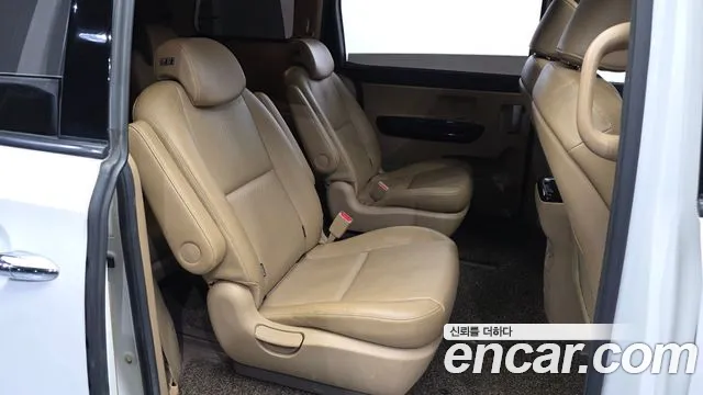 Kia Carnival 2017 thumb 12
