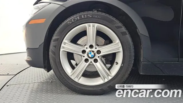 BMW 3-Series 2013 thumb 5
