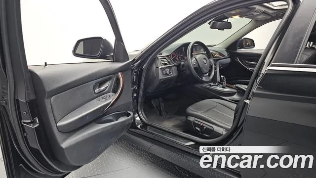 BMW 3-Series 2013 thumb 10