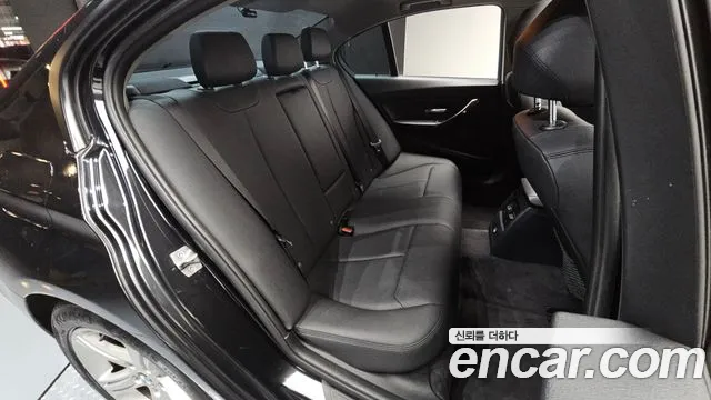 BMW 3-Series 2013 thumb 11