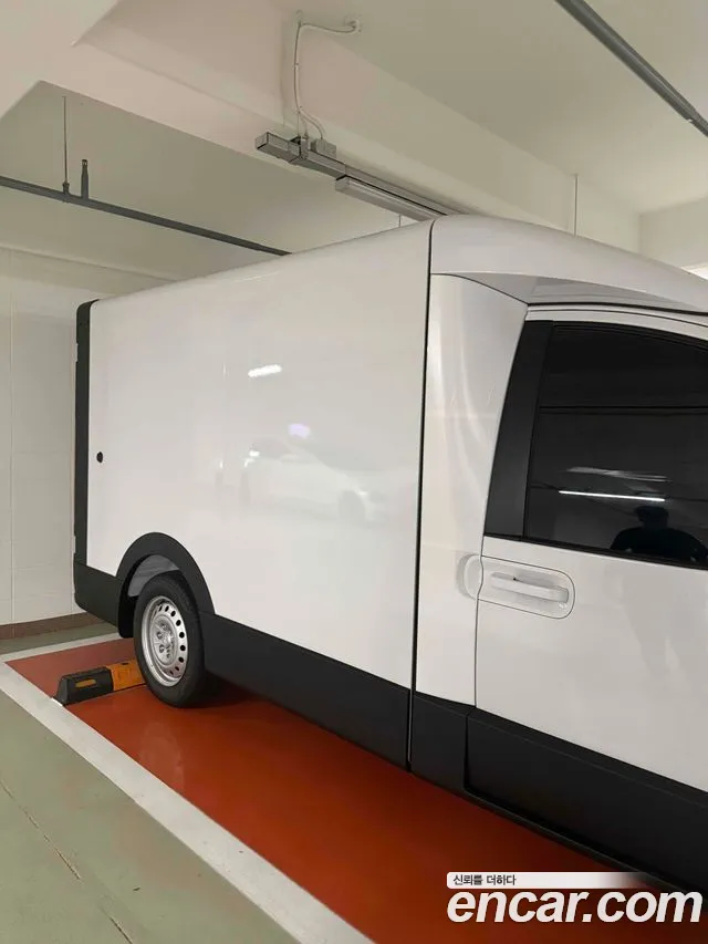 Hyundai Staria 2026 thumb 2