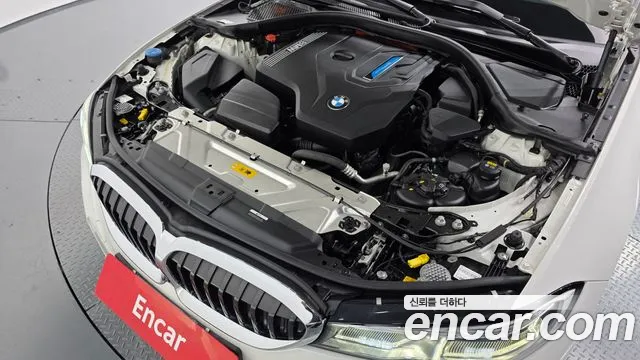 BMW 3-Series 2021 thumb 5