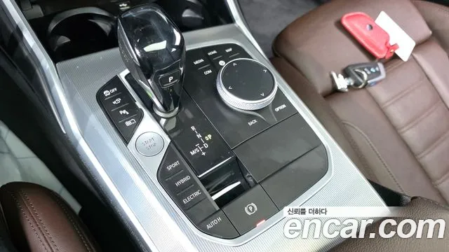 BMW 3-Series 2021 thumb 8