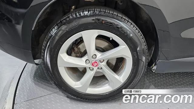 Jaguar F-Pace 2019 thumb 4