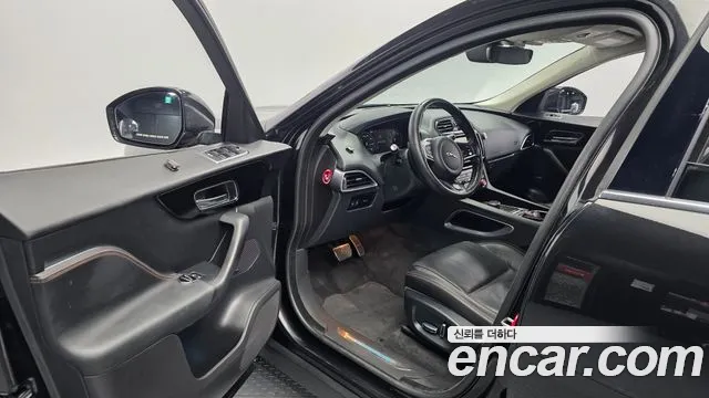 Jaguar F-Pace 2019 thumb 9