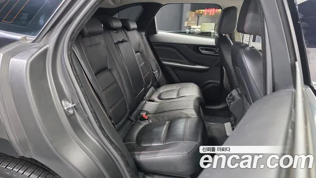 Jaguar F-Pace 2019 thumb 11