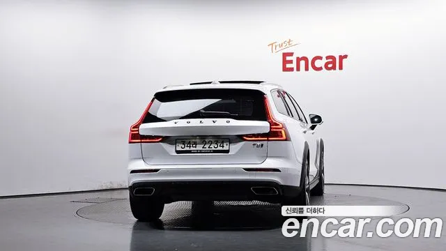 Volvo V60 2019 thumb 3