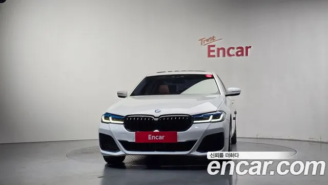 BMW 5-Series 2019 thumb 3