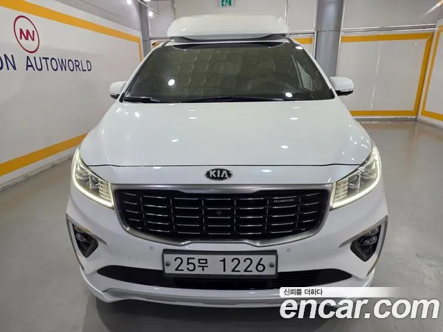 Kia Carnival 2018 thumb 2