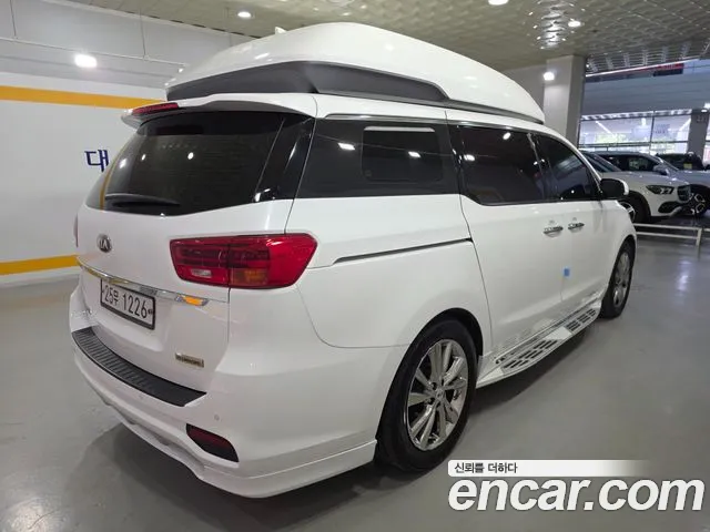 Kia Carnival 2018 thumb 4