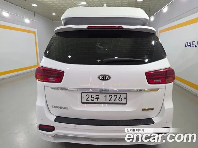 Kia Carnival 2018 thumb 5