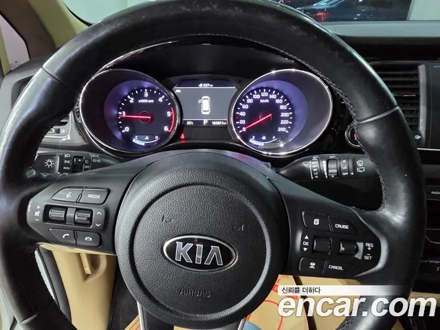 Kia Carnival 2018 thumb 10