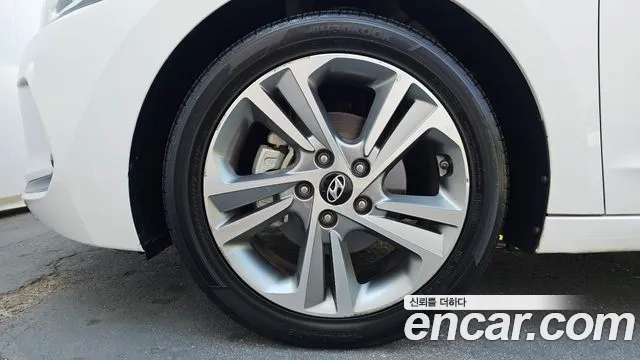 Hyundai Avante 2017 thumb 5