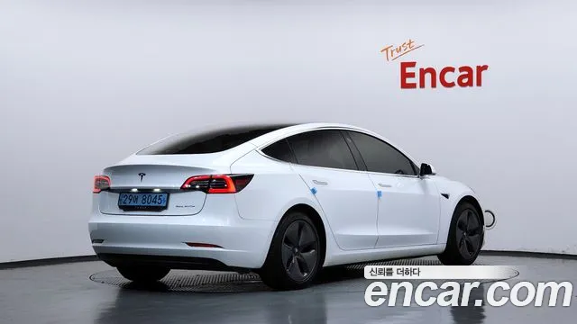 Tesla Model 3 2020 thumb 2