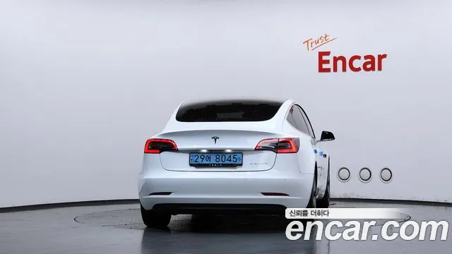 Tesla Model 3 2020 thumb 4