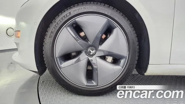Tesla Model 3 2020 thumb 5