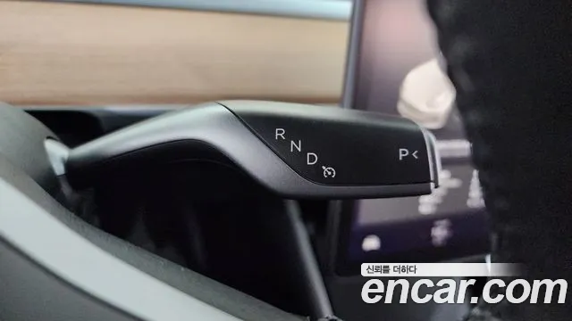 Tesla Model 3 2020 thumb 9