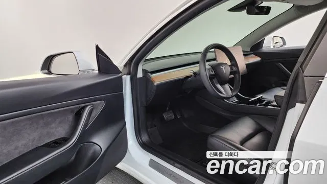 Tesla Model 3 2020 thumb 10
