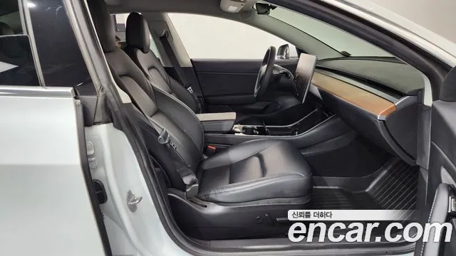 Tesla Model 3 2020 thumb 11